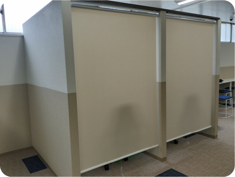 席種 ロールスクリーン付 個室ブース